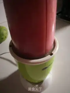 Make Strawberry banana juice step 1