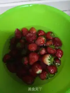 Make Mango strawberry yogurt step 2