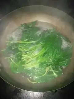 Make Squirming spinach golden mushrooms step 2