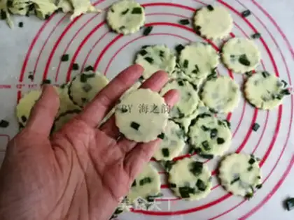 Make Onion soda cookies step 6