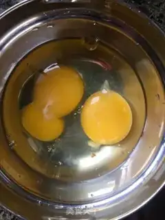 Make Scrambled eggs step 1