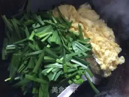 Make Scrambled eggs step 3