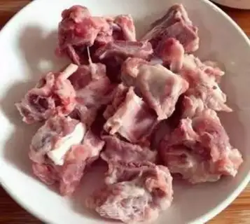 Make Steakbone snow bean soup step 1