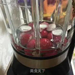 Make Cherry carrot honey juice step 2