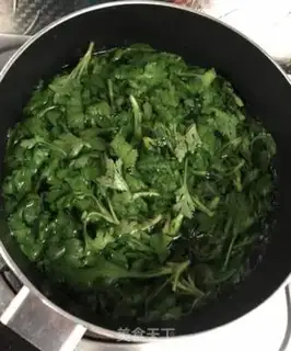 Make Egg soup step 1