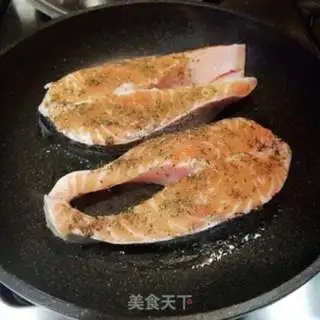 Make Fried salmon step 1