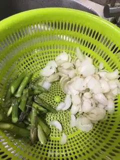 Make Fresh lilies for wood step 1