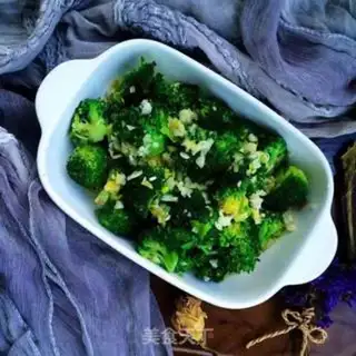 Make Garlic broccoli step 8
