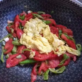 Make Potato pepper fried eggs step 6