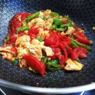 Make Potato pepper fried eggs step 8