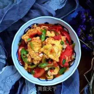 Make Potato pepper fried eggs step 9