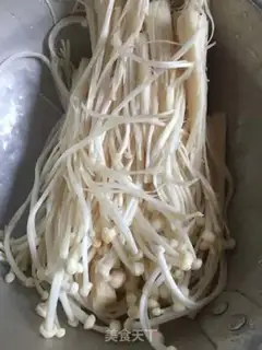 Make A golden mushroom with tomatoes step 0