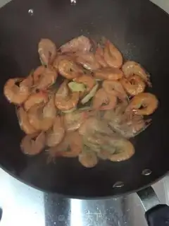 Make Pretzels, prawns step 6
