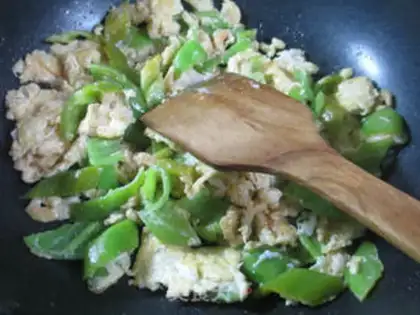 Make ♪ Open the peppers and duck eggs ♪ step 8