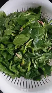Make Spicy spinach step 0