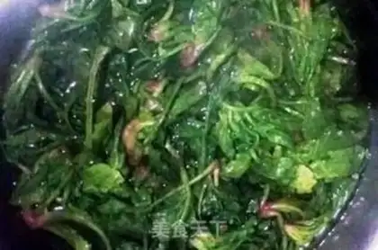 Make Spicy oil spinach step 1