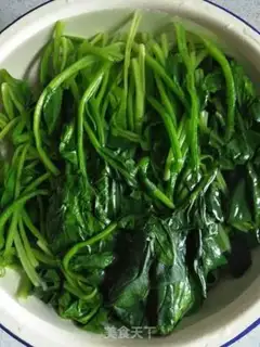Make Spinach chicken chest dumplings step 1