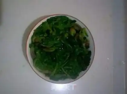 Make Spicy oil spinach step 2