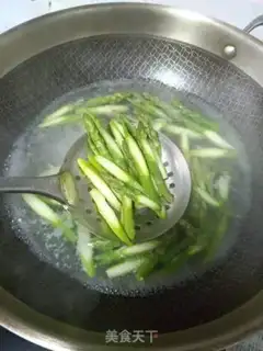 Make Eggs and storks step 1