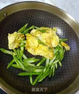 Make Eggs and storks step 4