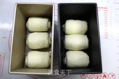 Make Chinese light cream toast step 9