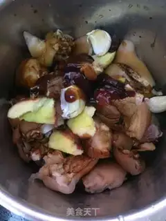 Make Pepper salt pig feet step 1