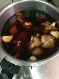 Make Pepper salt pig feet step 2