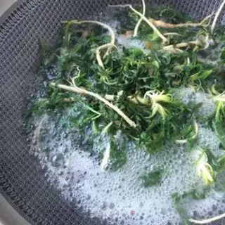 Make Garlic gravy step 4