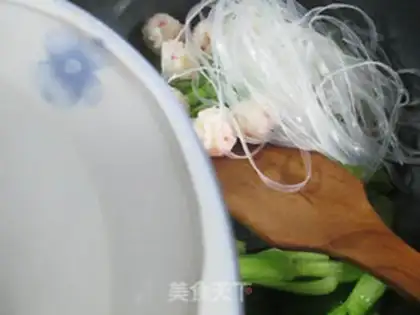 Make Shrimp-flavored cabbage step 3