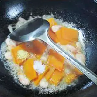 Make Pumpkin fried shrimp step 9