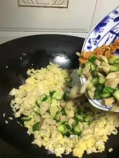 Make Meatball fried rice step 9