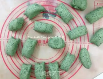 Make Spinach willow buns step 6