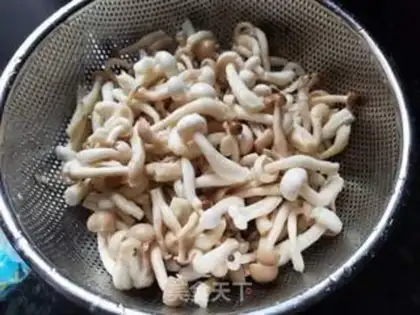 Make Twin mushroom fried eggs step 0