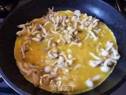 Make Twin mushroom fried eggs step 4