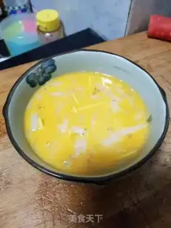 Make Silverfish fried eggs step 1
