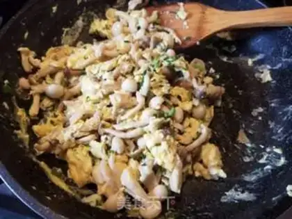 Make Twin mushroom fried eggs step 6