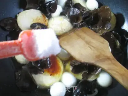 Make Black-mucked quail egg tortoise chicken step 5