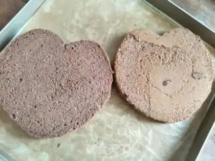 Make Six inches of strawberry cake step 1