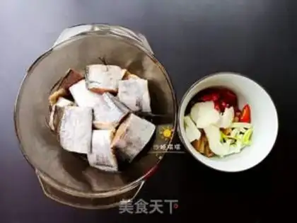 Make Sour spicy spicy fish step 1