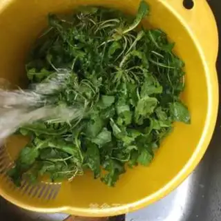 Make Scrambled eggs step 1