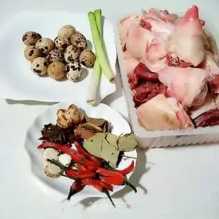 Make Pig hoofed quail eggs step 0