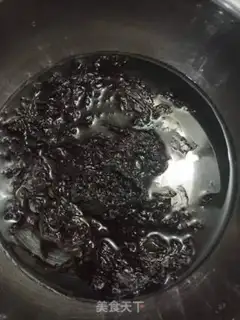 Make Shrimp and pickle soup step 1