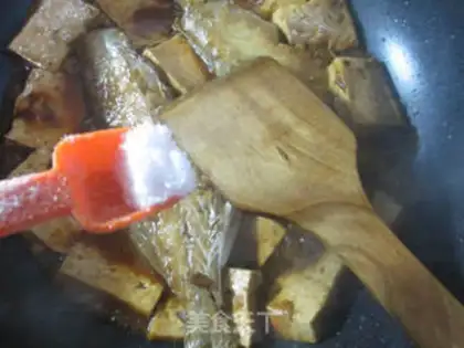 Make Old tofu burns rubber fish step 11