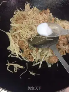 Make Goldcracker mushroom fried meat step 5