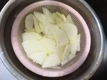 Make Chili potato chips step 3