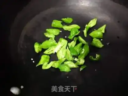 Make Chili potato chips step 4