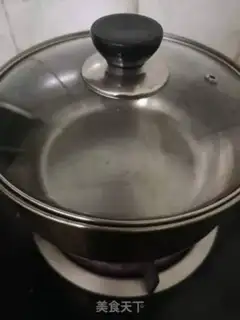 Make Egg-bread soup noodles step 1
