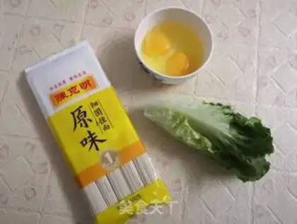 Make Egg-bread soup noodles step 2