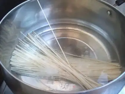 Make Pour some noodles step 0