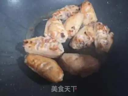 Make A beer with chicken wings step 2